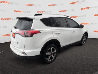 2018 Toyota RAV4 photo 5