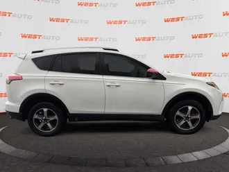 2018 Toyota RAV4 photo 6