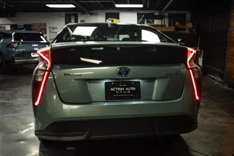 2017 TOYOTA PRIUS photo 6