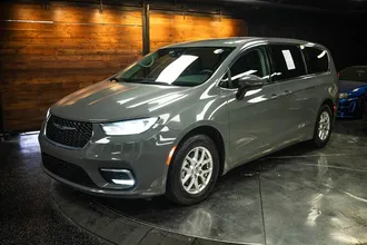 2023 CHRYSLER PACIFICA photo 2