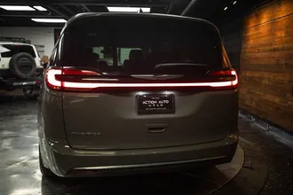 2023 CHRYSLER PACIFICA photo 6