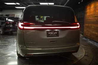 2023 CHRYSLER PACIFICA photo 6