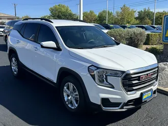 2022 GMC Terrain photo 2