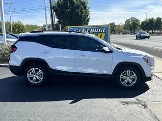 2022 GMC Terrain photo 3