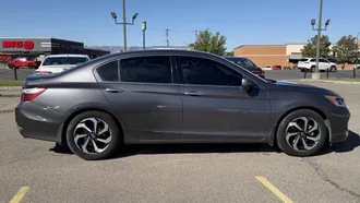 2016 Honda Accord photo 4