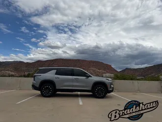2027 Chevrolet Traverse photo 3