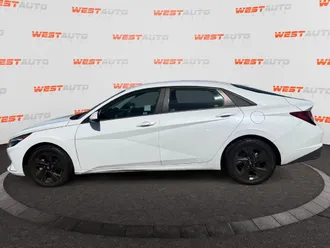 2022 Hyundai Elantra photo 2