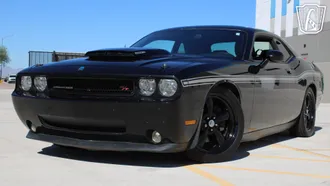 2010 Dodge Challenger photo 2
