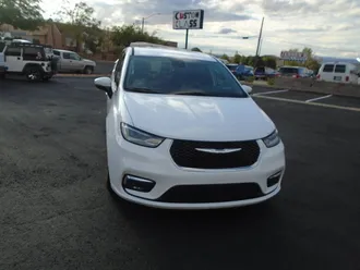 2023 Chrysler Pacifica photo 3