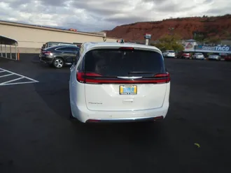 2023 Chrysler Pacifica photo 7