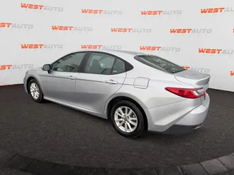 2025 Toyota Camry photo 3