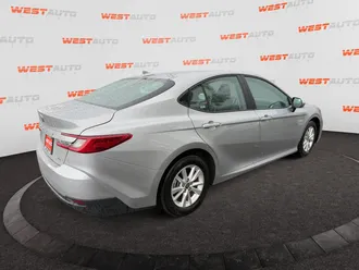 2025 Toyota Camry photo 5