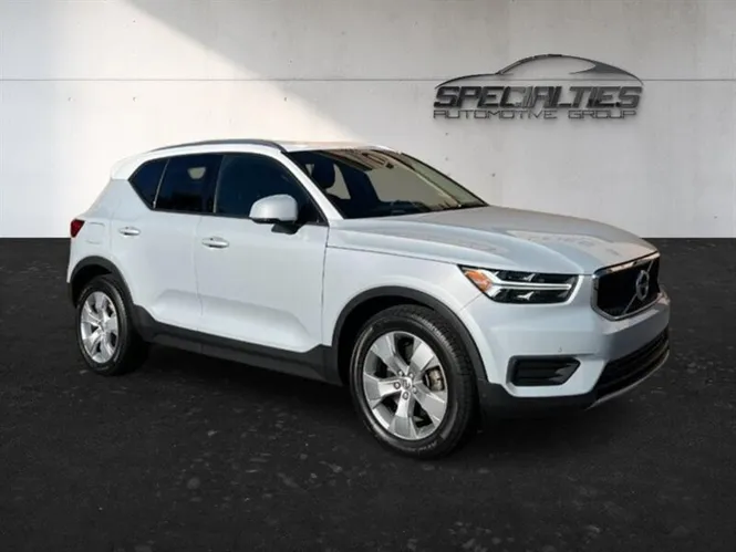 2020 Volvo XC40 T4 Momentum