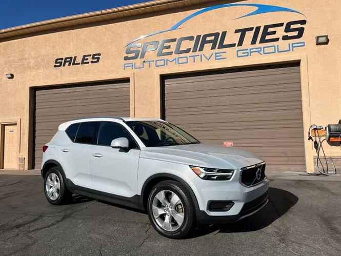 2020 Volvo XC40 T4 Momentum