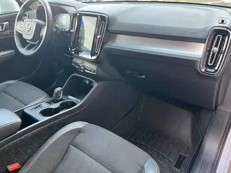 2020 Volvo XC40 T4 Momentum photo 7