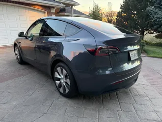 2023 Tesla Model Y photo 3