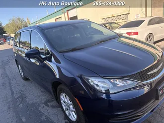 2017 Chrysler Pacifica Touring photo 4