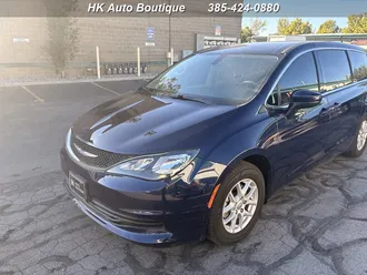 2017 Chrysler Pacifica Touring photo 5