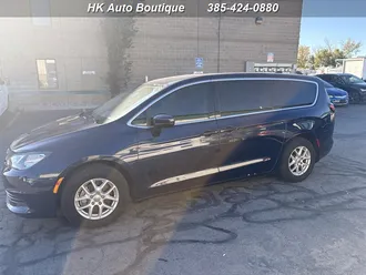 2017 Chrysler Pacifica Touring photo 6
