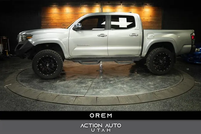 2017 TOYOTA TACOMA