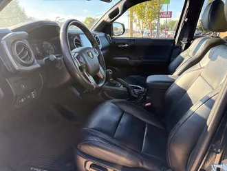 2021 Toyota Tacoma photo 3