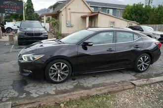 2017 Nissan Maxima photo 2