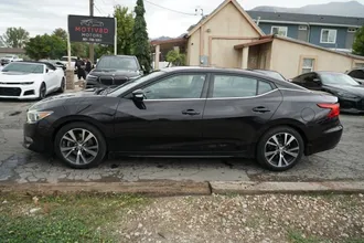 2017 Nissan Maxima photo 3