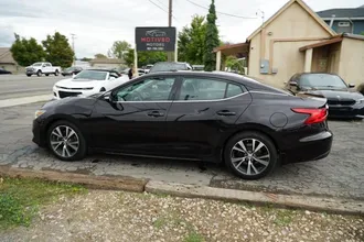 2017 Nissan Maxima photo 4