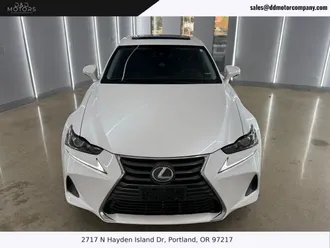 2018 Lexus IS photo 2