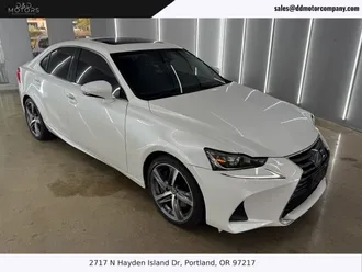 2018 Lexus IS photo 3