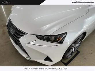 2018 Lexus IS photo 6