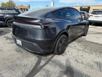 2026 Tesla Model Y photo 4