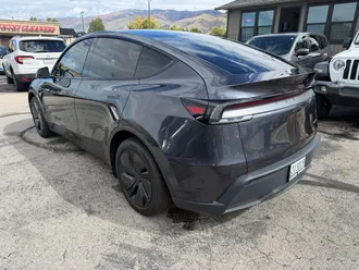2026 Tesla Model Y photo 5