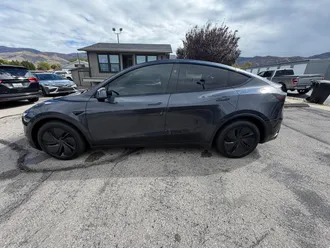 2026 Tesla Model Y photo 6