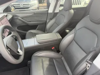 2026 Tesla Model Y photo 7