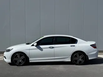 2017 Honda Accord photo 2
