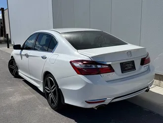 2017 Honda Accord photo 3
