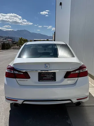 2017 Honda Accord photo 4