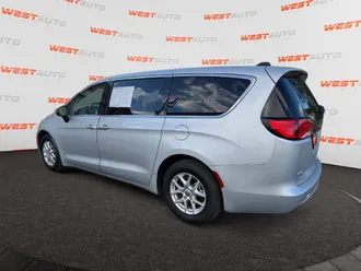 2023 Chrysler Voyager photo 3