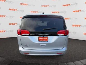 2023 Chrysler Voyager photo 4