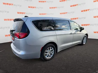 2023 Chrysler Voyager photo 5
