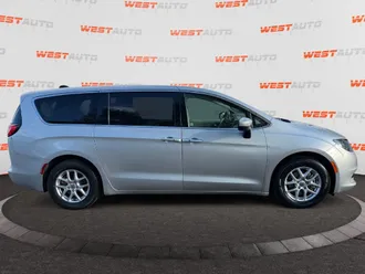2023 Chrysler Voyager photo 6