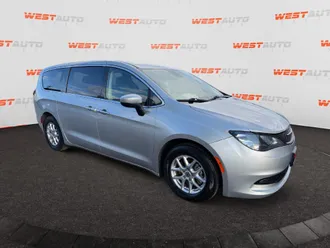 2023 Chrysler Voyager photo 7