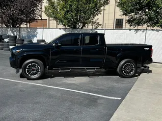 2025 Toyota Tacoma TRD Sport photo 4