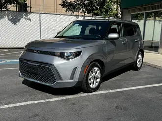 2023 Kia Soul LX photo 3