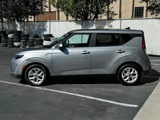 2023 Kia Soul LX photo 4