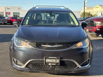 2020 Chrysler Pacifica photo 2