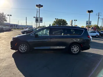 2020 Chrysler Pacifica photo 3