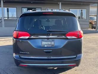 2020 Chrysler Pacifica photo 4