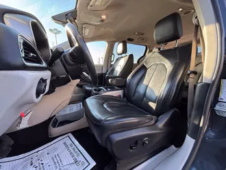 2020 Chrysler Pacifica photo 7
